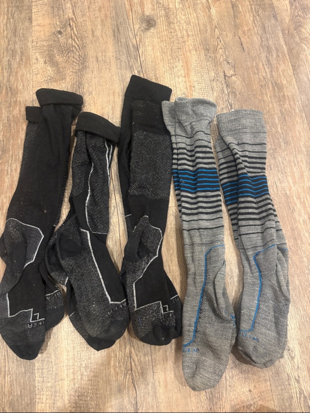 Icebreaker - Black & Gray Striped